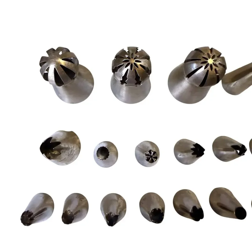 Vintage 55 Piece Cake Decorating Kit Metal Piping Tips Icing Nozzles AS IS